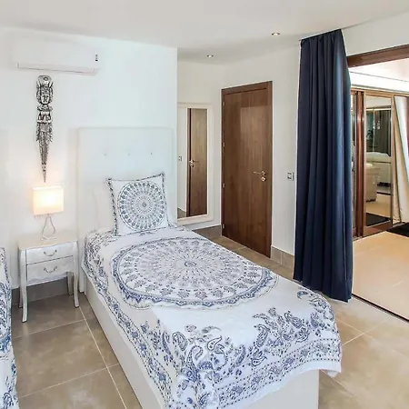 Playa Blanca Sleeps 10 Air Con Wifi פלאיה בלנקה